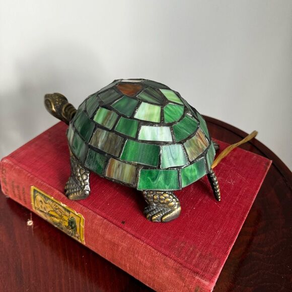 Vintage “Tiffany Style” Green Stained Glass And Bronze Turtle Table Lamp - Picture 6 of 15